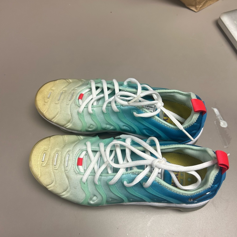Gradient Women's Sneakers - Picture 2 of 9